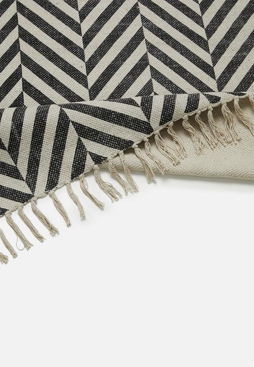 Sixth Floor - Macha rug - black