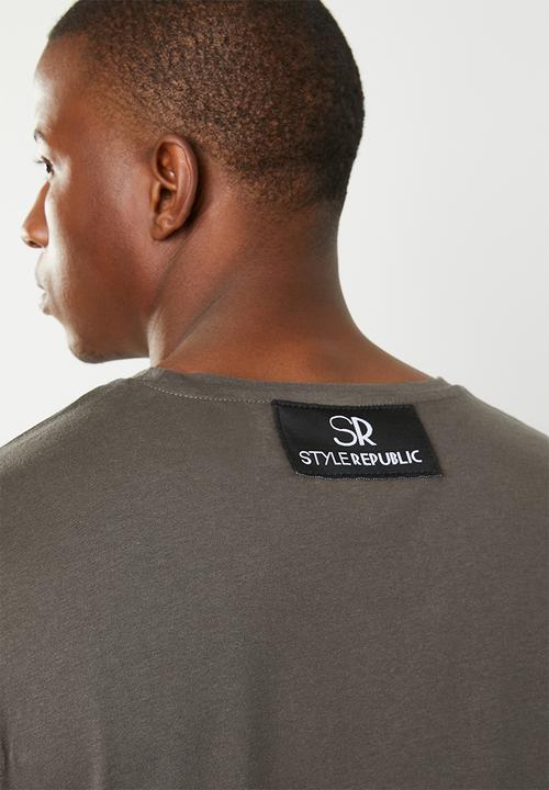 STYLE REPUBLIC - Printed chest pocket tee - grey