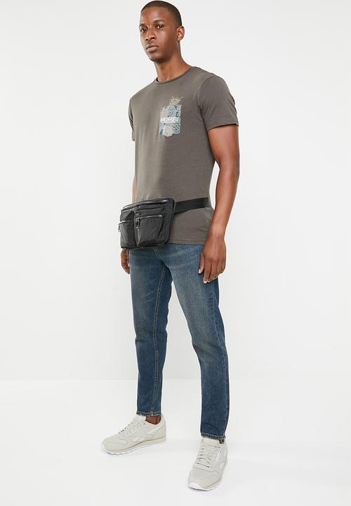 STYLE REPUBLIC - Printed chest pocket tee - grey