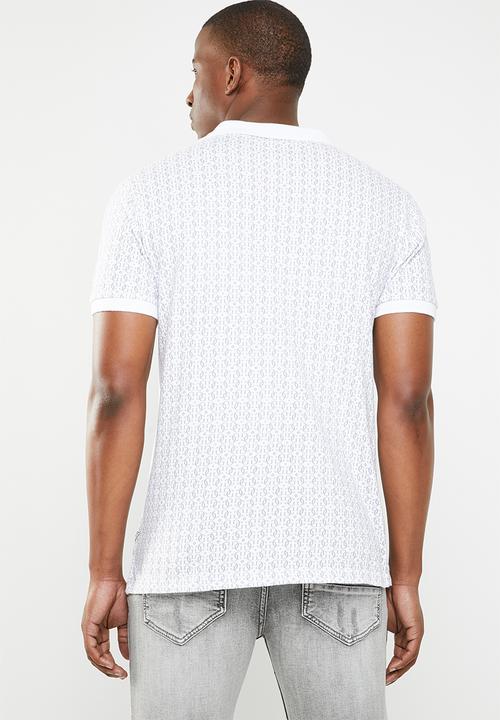 GUESS - Short sleeve quatro all over print golfer - white