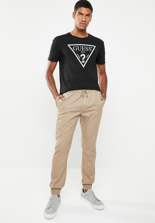 GUESS - Core triangle tee - black