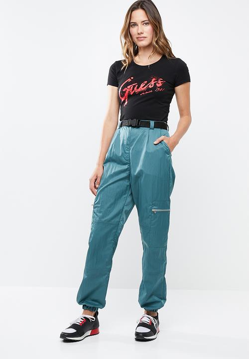 GUESS - Short sleeve script logo tee - black
