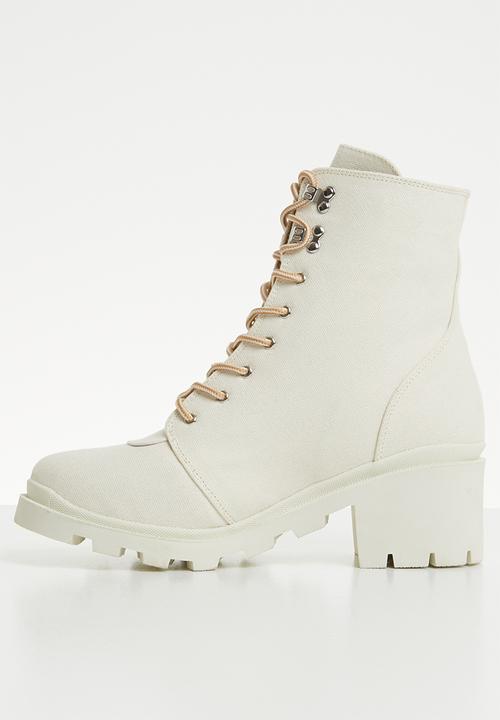 Missguided - Canvas hiking boot - cream