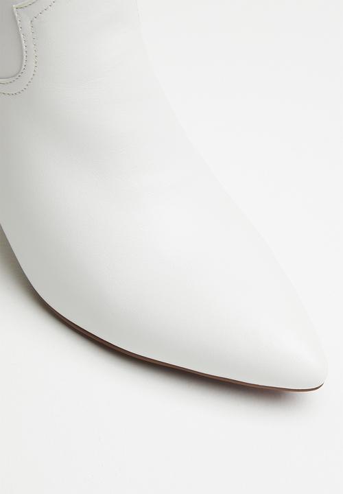 Plum - Embellished boot - white