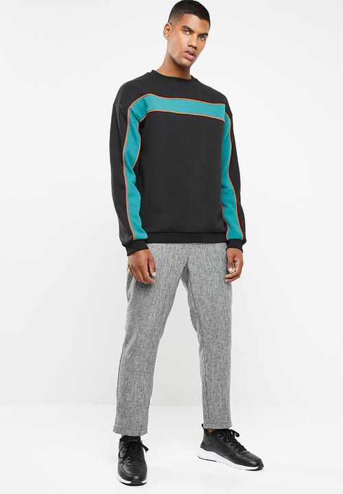Cotton On - North sea chest panel drop shoulder crew fleece top - black