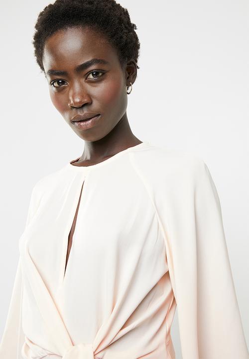 Revenge - Tie front blouse with open back - pink