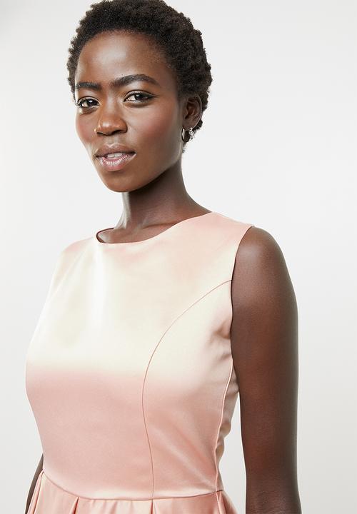 edit - Fit and flare dress with round neckline - pink