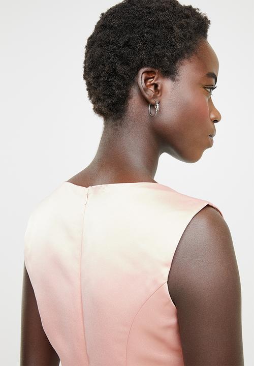 edit - Fit and flare dress with round neckline - pink