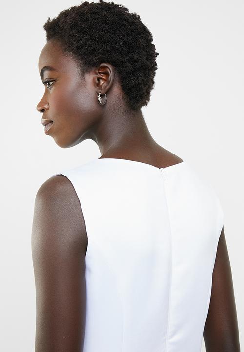 edit - Fit and flare dress with round neckline - black & white