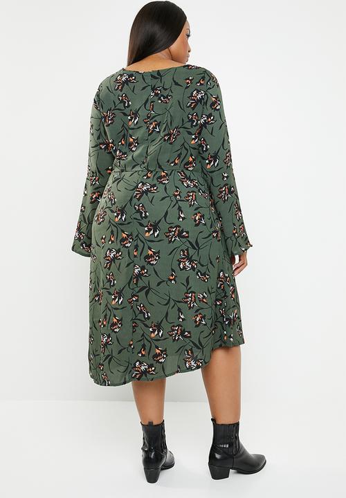 Brave Soul - Plus size asymmetric floral dress with bell sleeves - multi