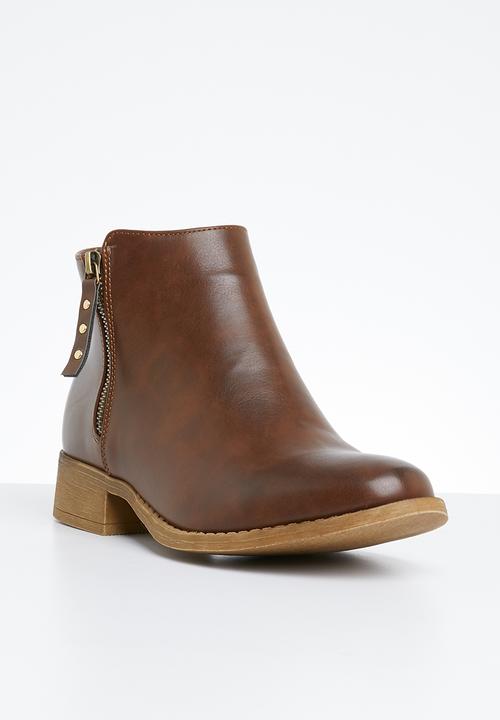 Superbalist - Basic stud ankle boot - brown