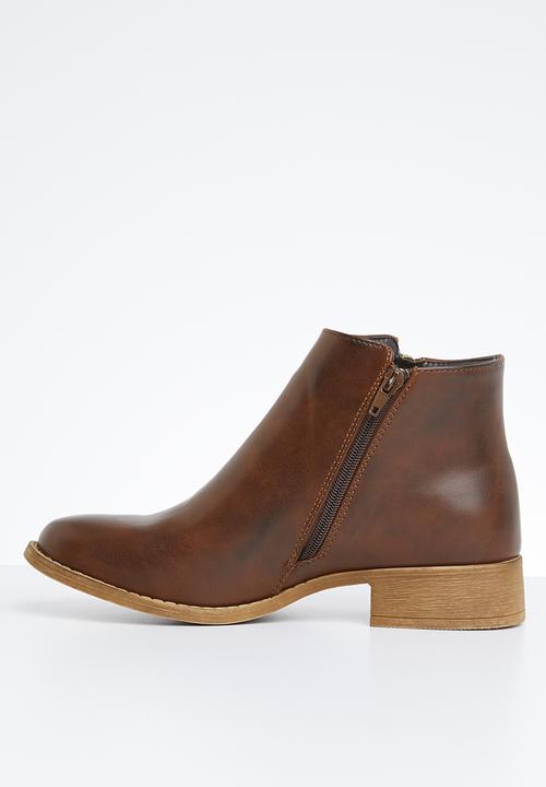 Superbalist - Basic stud ankle boot - brown