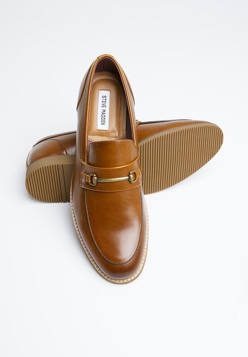 steve madden tan slip ons