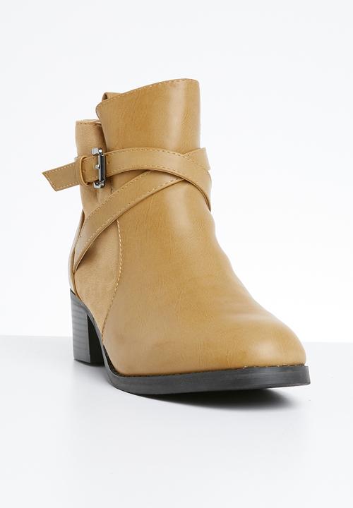 Butterfly Feet - Kaelyn boot - beige