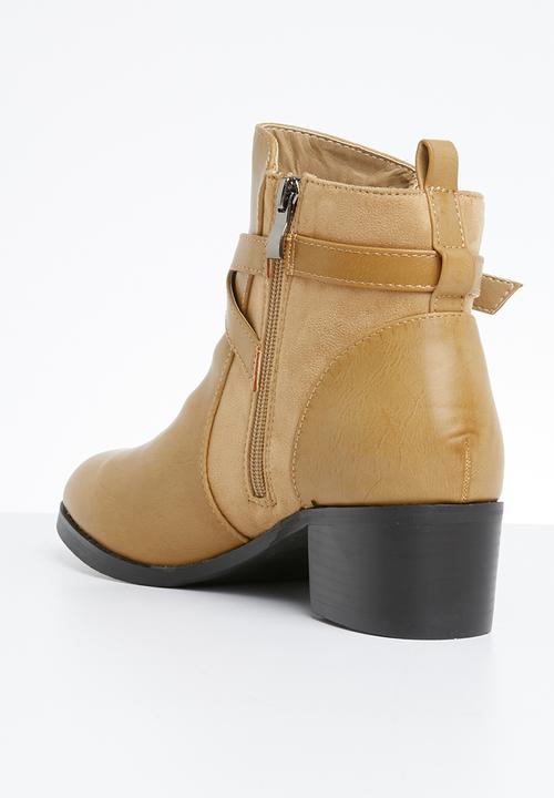 Butterfly Feet - Kaelyn boot - beige