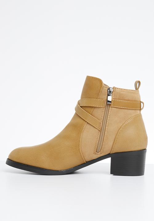 Butterfly Feet - Kaelyn boot - beige
