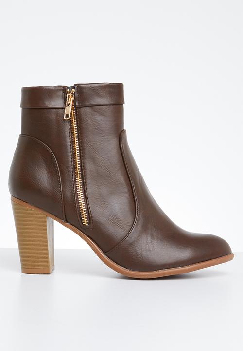 Jada - Side zip ankle boot - brown
