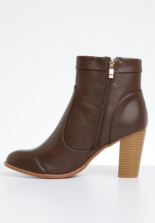 Jada - Side zip ankle boot - brown