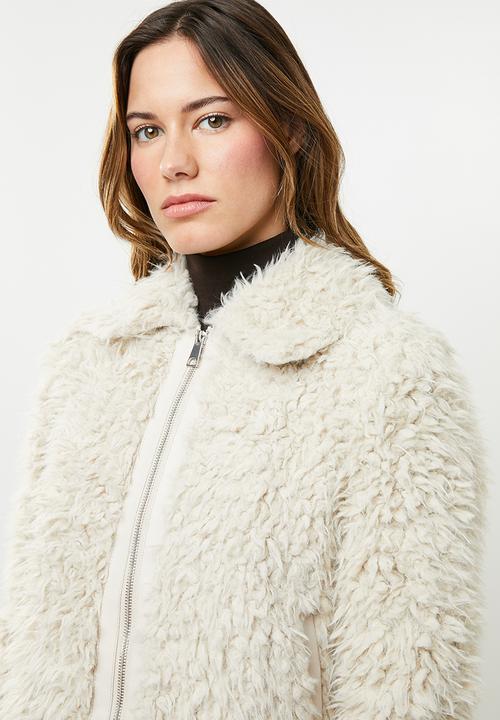 Vero Moda - Ibi jayla short faux fur jacket - neutral