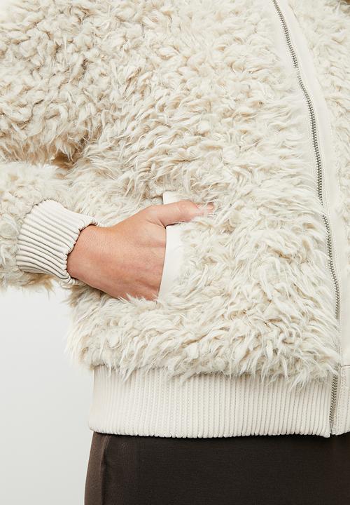 Vero Moda - Ibi jayla short faux fur jacket - neutral