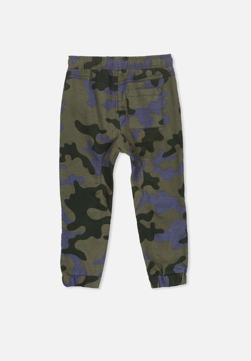 Cotton On - Alfi jogger camouflage pant - green & blue