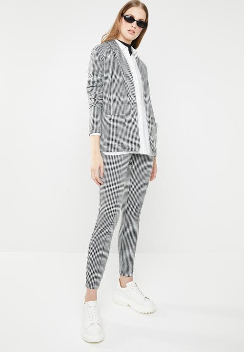 Vero Moda - Forever loose blazer - black & white