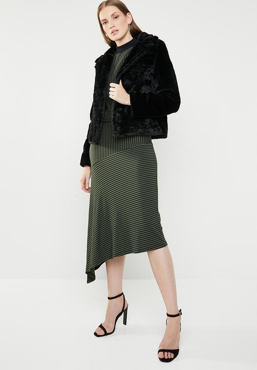 Revenge - Faux fur cropped jacket - black