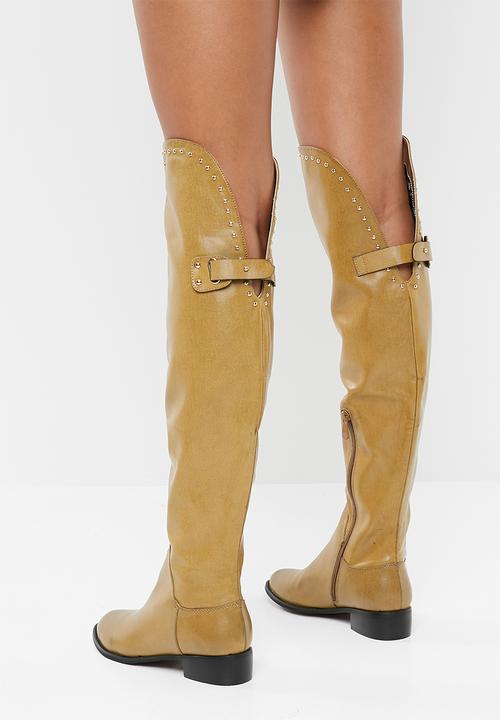 Plum - Maddie boot - tan