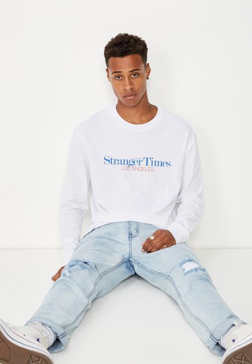 Cotton On - Stranger times Tbar long sleeve tee - white