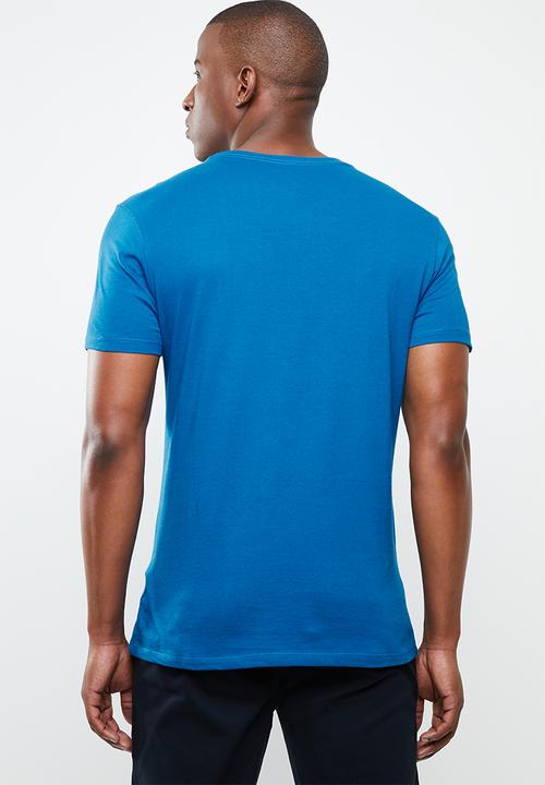 GUESS - Short sleeve core triangle tee - blue