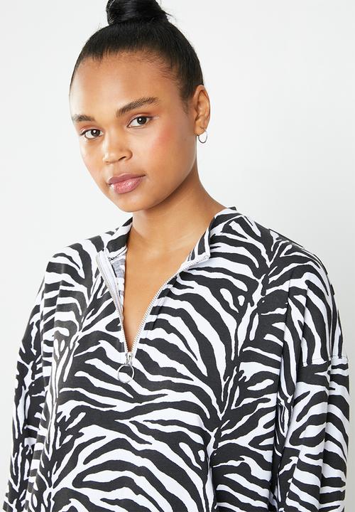 Missguided - Oversized long sleeve front T-shirt dress - black & white