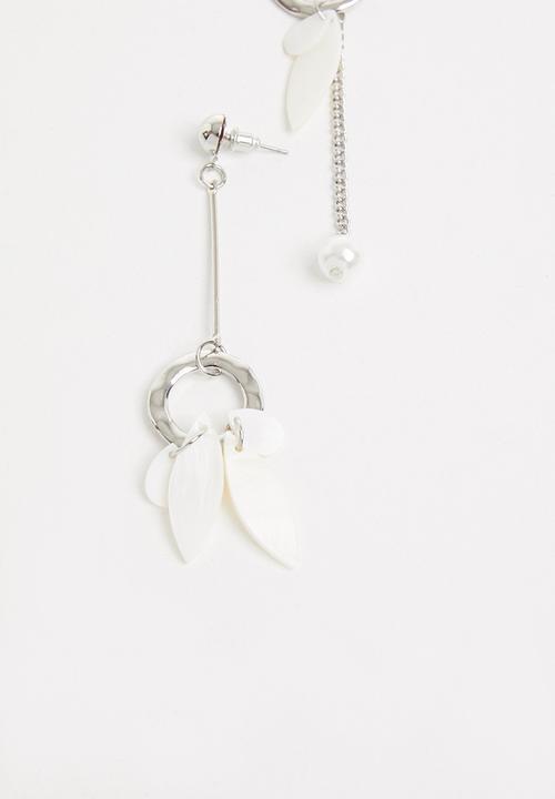 Superbalist - Paige mismatched earrings - silver & white
