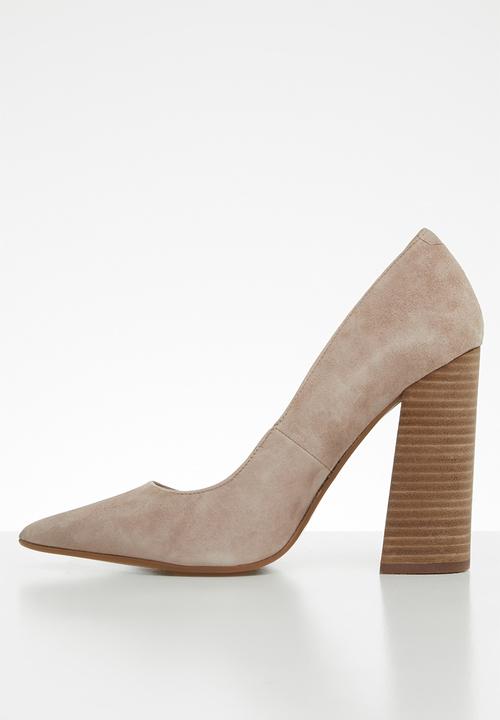 Steve Madden - Loretta faux suede pump - tan