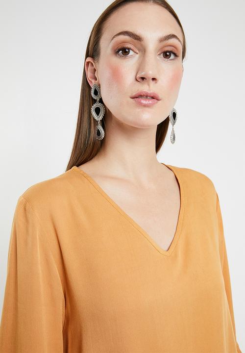 Revenge - Bell sleeve top - mustard
