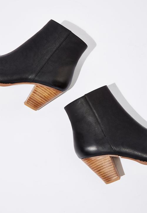 Cotton On - Faux leather ankle boot - black