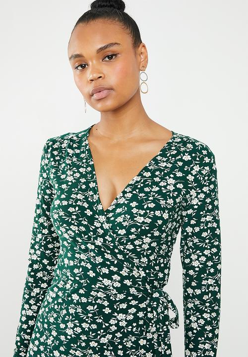 New Look - V neck long sleeve ditsy wrap dress - green