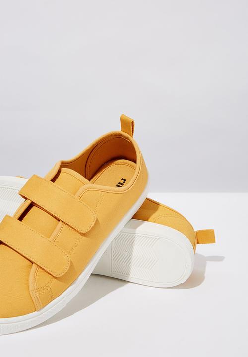 Cotton On - Canvas double strap plimsoll - yellow