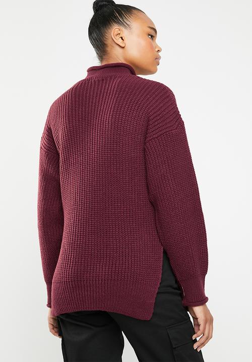 Superbalist - Funnel neck knit with side slits - burgundy