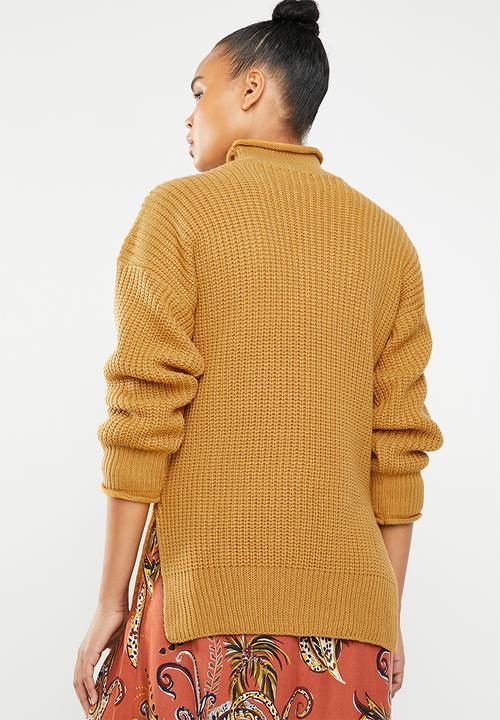 Superbalist - Funnel neck knit with side slits - gold 