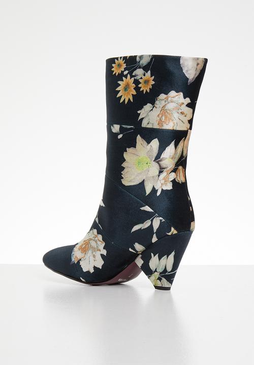 Plum - Floral print boot - navy