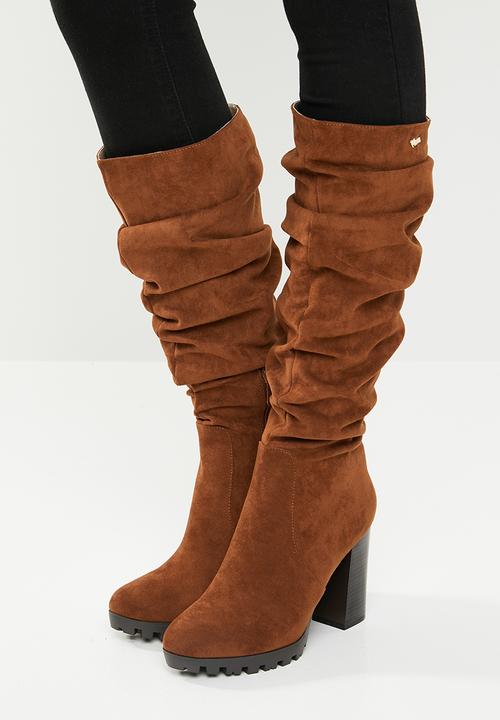 Plum - Ruched boot - tan