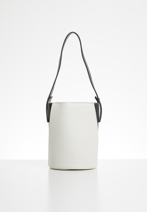 Superbalist - Structured bucket bag - white & black