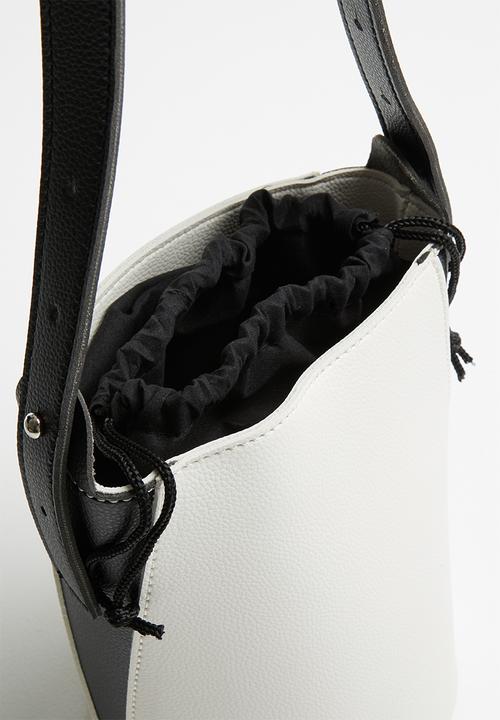 Superbalist - Structured bucket bag - white & black