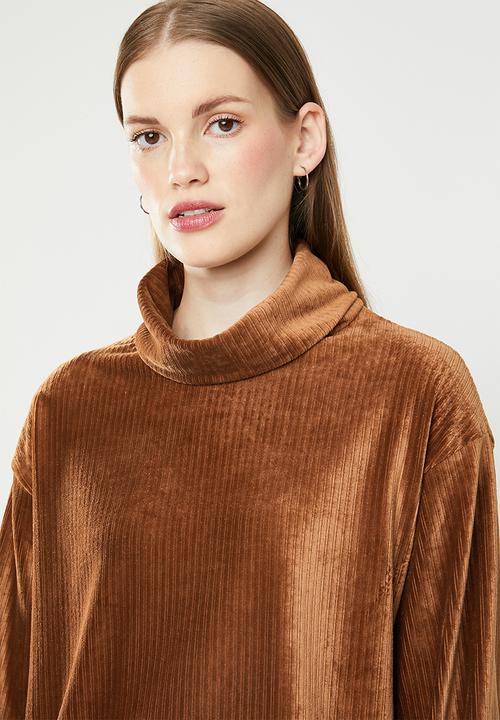 Superbalist - Velour funnel neck top- brown