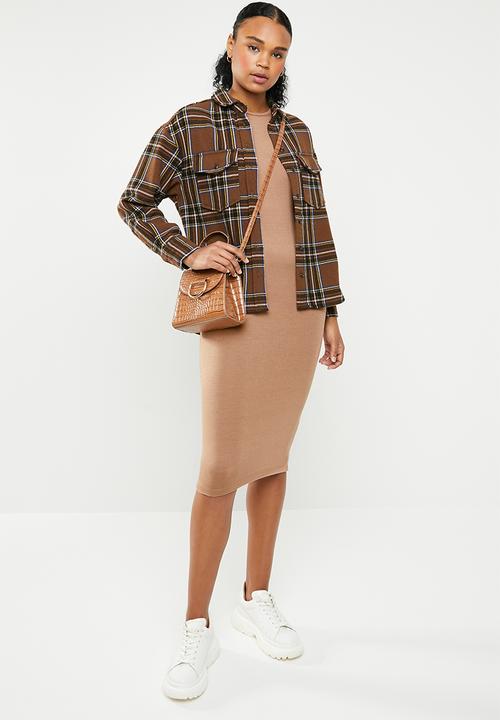 Missguided - Basic long sleeve crew neck midi dress - camel