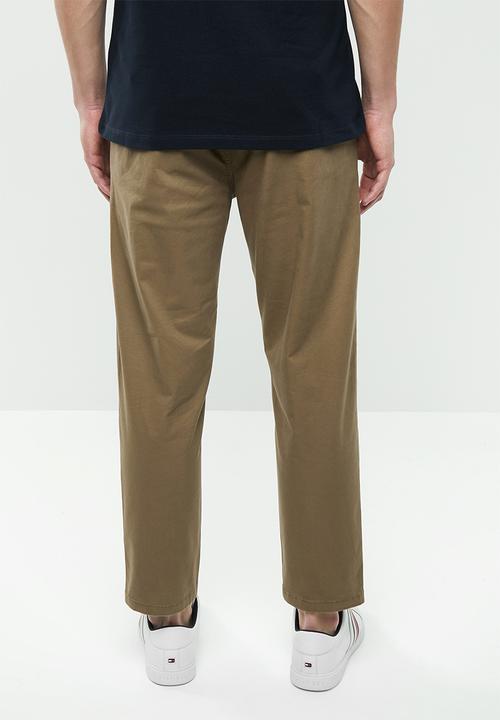 Superbalist - Pleated cropped tapered chino - taupe