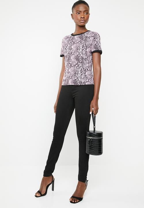 New Look - Snake print T-shirt - black & pink 