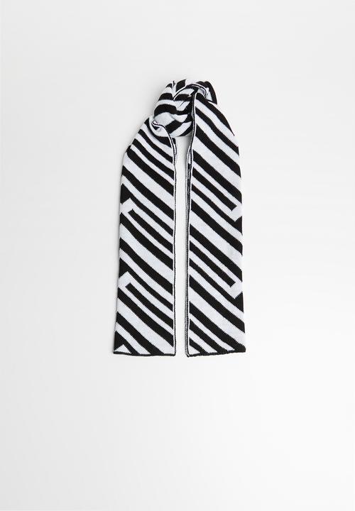Superbalist - Chevron blocked scarf - black & white