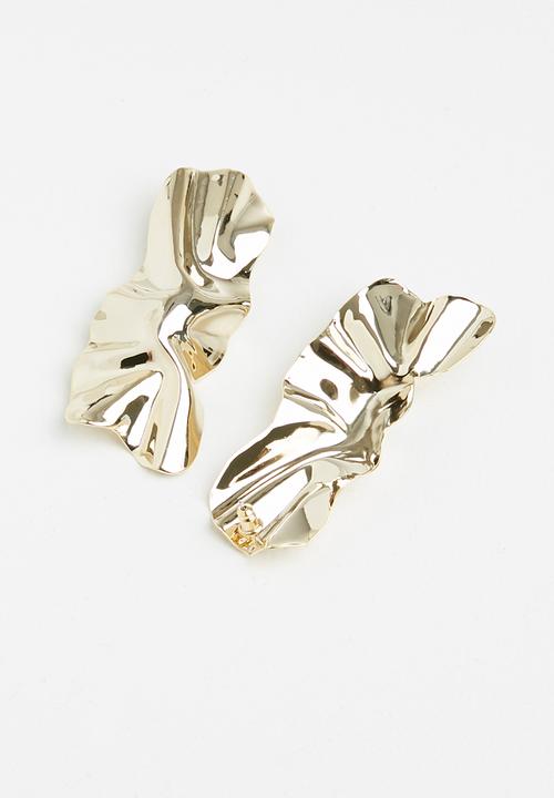Superbalist - Abstract hammered earrings - gold