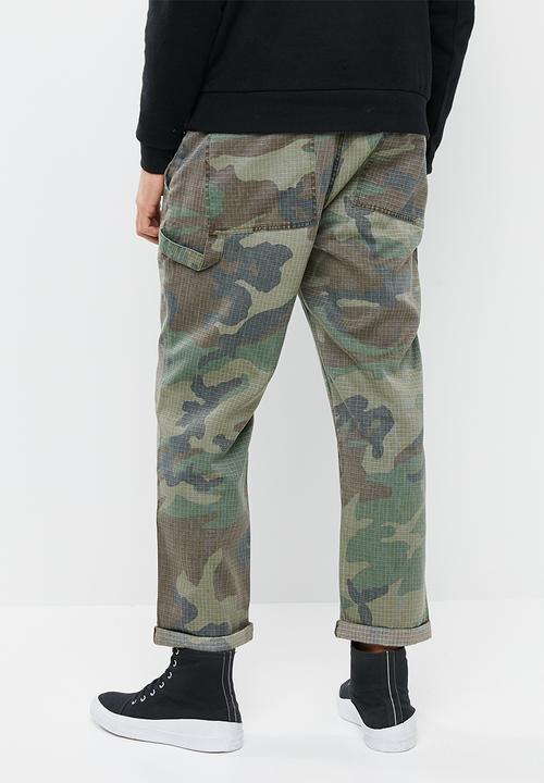 Mennace - Camo print trousers - green
